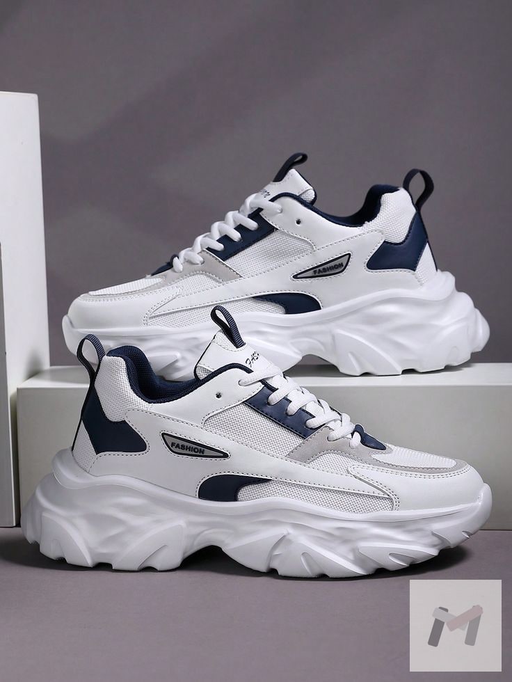 Sneakers — image 2